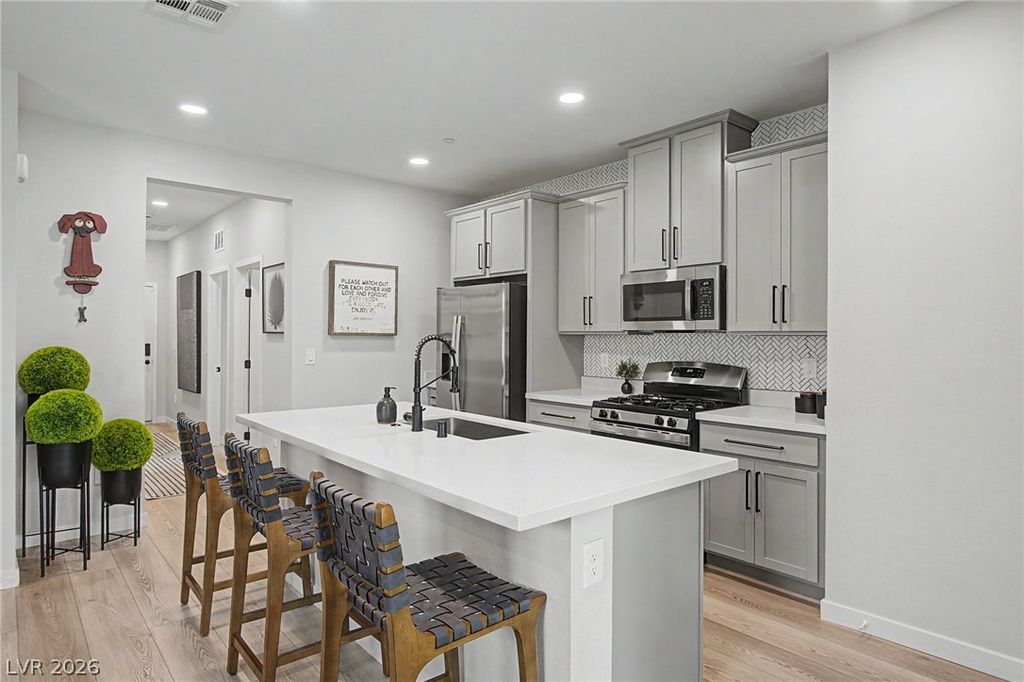 Image 7 of property listing at 9386 Sequoia Ridge Avenue, Las Vegas, NV 89143