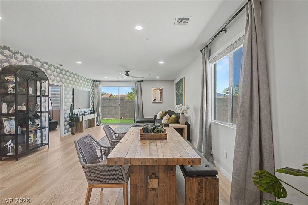 Image 9 of property listing at 9386 Sequoia Ridge Avenue, Las Vegas, NV 89143