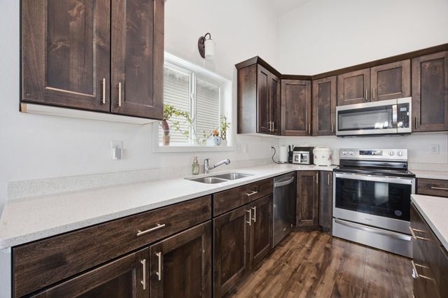 6604 28th Street S, Fargo, ND 58104
