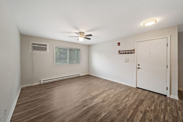 170 S Waters Edge Drive S 102, Glendale Heights, IL 60139