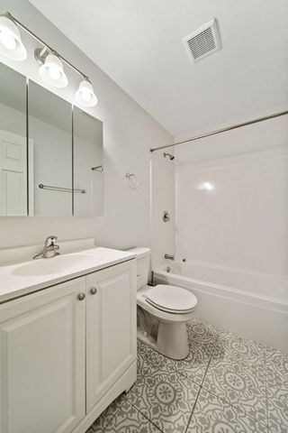 170 S Waters Edge Drive S 102, Glendale Heights, IL 60139