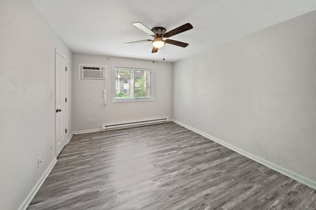 170 S Waters Edge Drive S 102, Glendale Heights, IL 60139