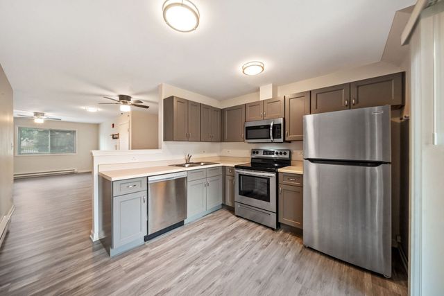 170 S Waters Edge Drive S 102, Glendale Heights, IL 60139