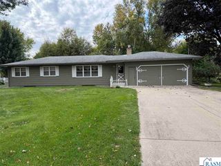 2219 Clare Drive, North Mankato, MN 56003