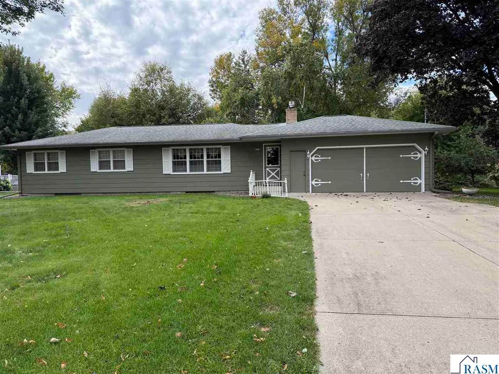 2219 Clare Drive, North Mankato, MN 56003