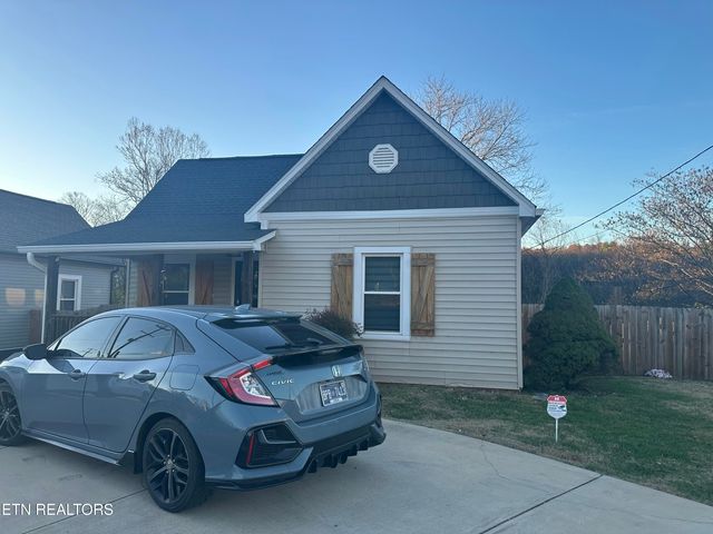 925 Maryville Pike, Knoxville, TN 37920