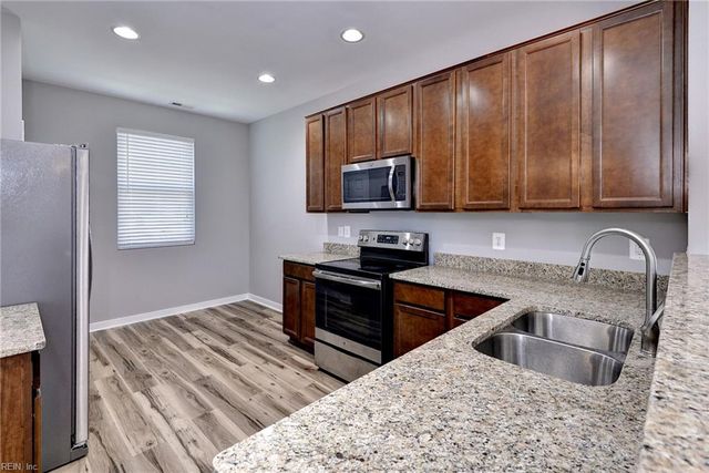 102 Tetbury LN, Williamsburg, VA 23185