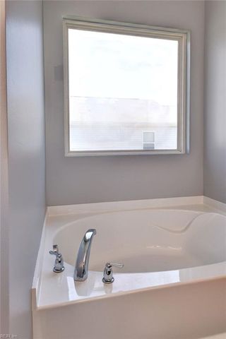 102 Tetbury LN, Williamsburg, VA 23185