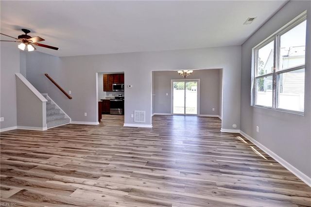 102 Tetbury LN, Williamsburg, VA 23185