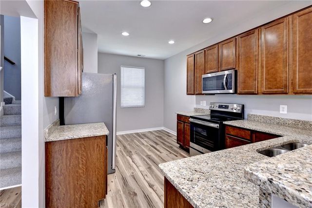 102 Tetbury LN, Williamsburg, VA 23185