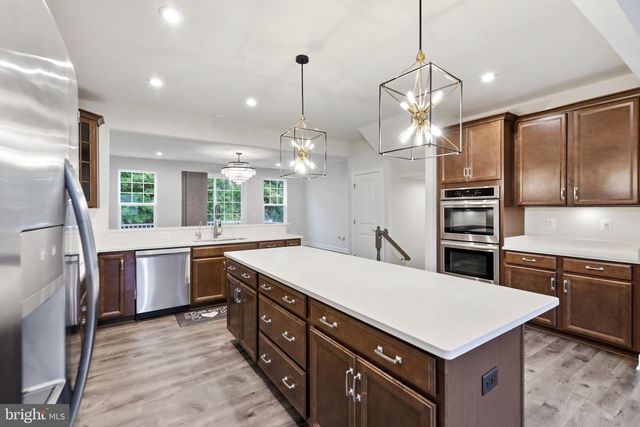 8910 ENGLEWOOD FARMS DR, Manassas, VA 20112