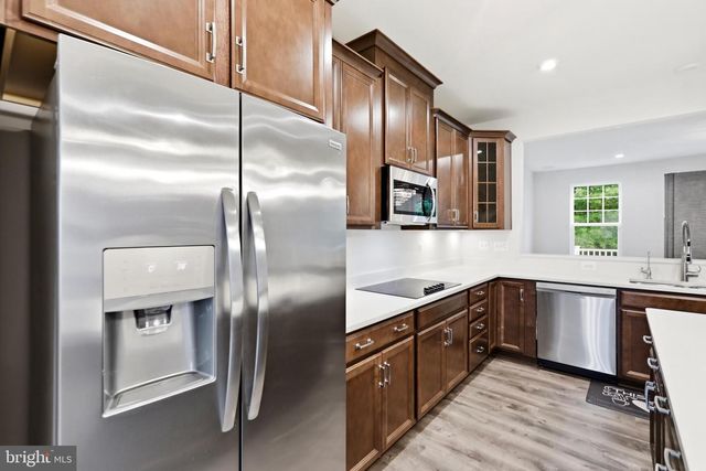 8910 ENGLEWOOD FARMS DR, Manassas, VA 20112