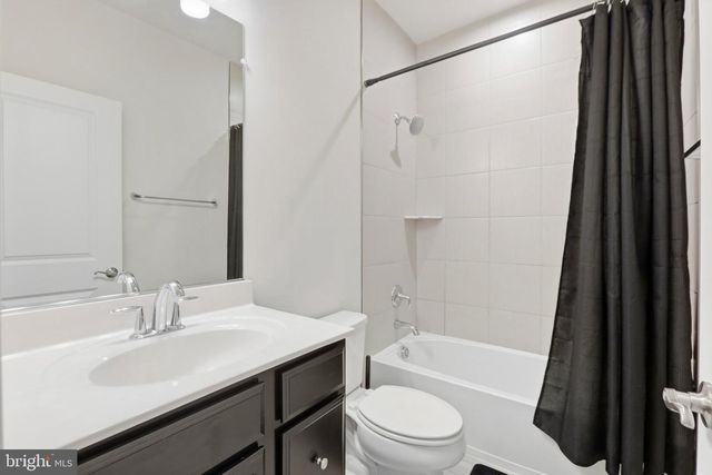8910 ENGLEWOOD FARMS DR, Manassas, VA 20112