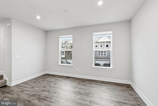 8910 ENGLEWOOD FARMS DR, Manassas, VA 20112