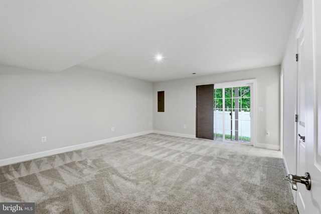 8910 ENGLEWOOD FARMS DR, Manassas, VA 20112