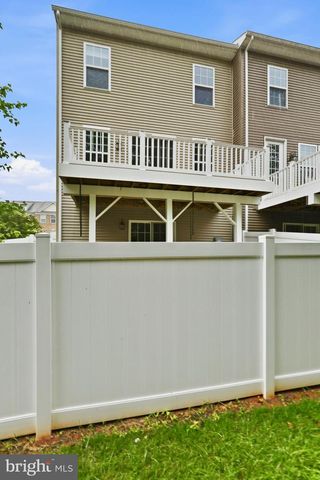 8910 ENGLEWOOD FARMS DR, Manassas, VA 20112