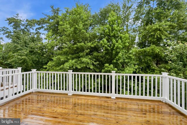 8910 ENGLEWOOD FARMS DR, Manassas, VA 20112