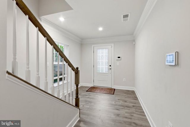 8910 ENGLEWOOD FARMS DR, Manassas, VA 20112