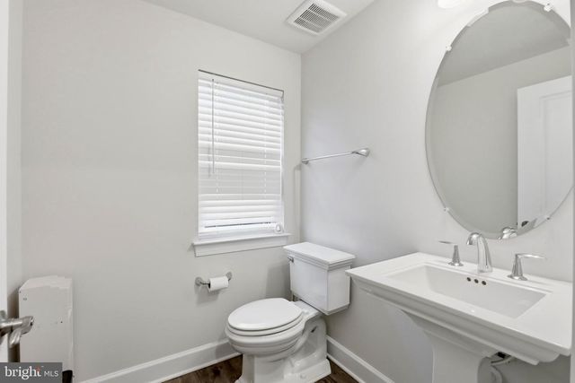 8910 ENGLEWOOD FARMS DR, Manassas, VA 20112
