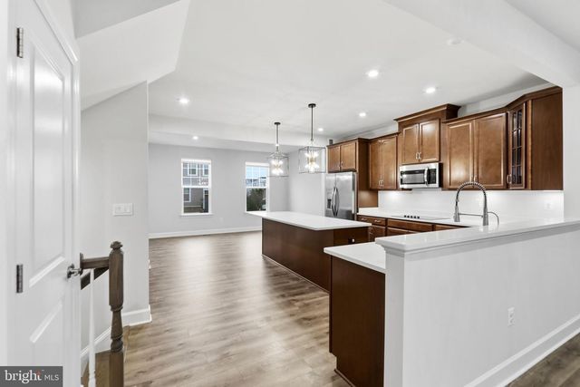 8910 ENGLEWOOD FARMS DR, Manassas, VA 20112