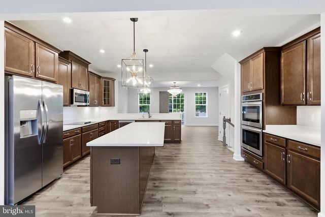 8910 ENGLEWOOD FARMS DR, Manassas, VA 20112