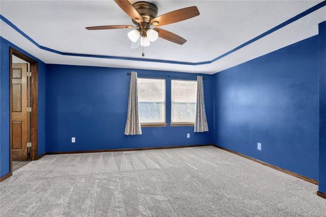 7417 N PARK Avenue, Gladstone, MO 64118