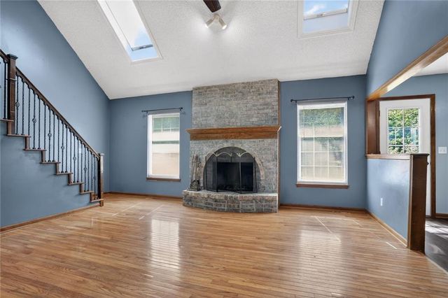 7417 N PARK Avenue, Gladstone, MO 64118