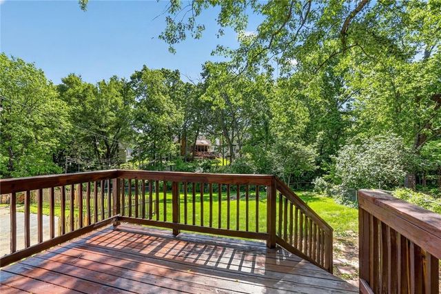 7417 N PARK Avenue, Gladstone, MO 64118