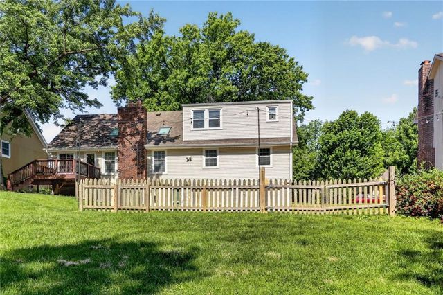 7417 N PARK Avenue, Gladstone, MO 64118
