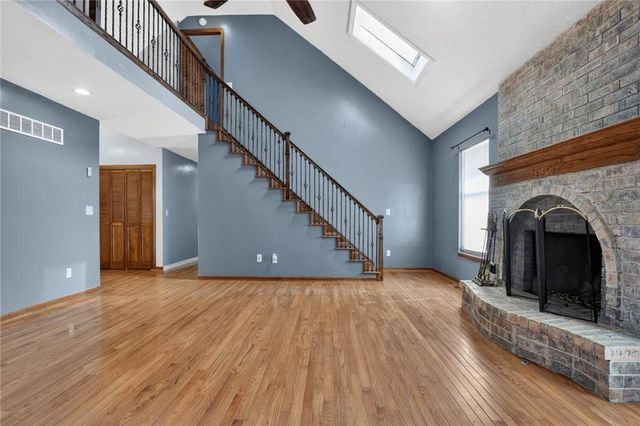 7417 N PARK Avenue, Gladstone, MO 64118