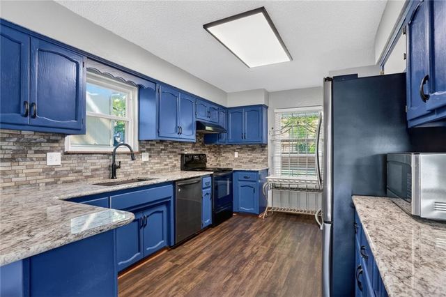 7417 N PARK Avenue, Gladstone, MO 64118