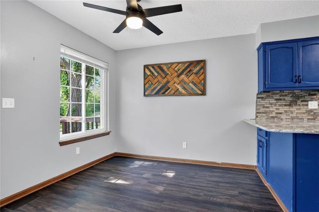7417 N PARK Avenue, Gladstone, MO 64118