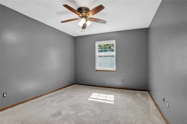 7417 N PARK Avenue, Gladstone, MO 64118