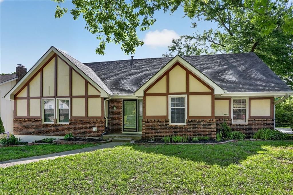 7417 N PARK Avenue, Gladstone, MO 64118