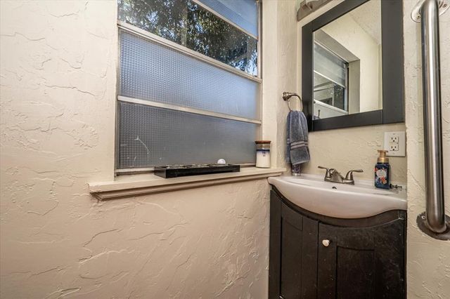 1217 W Mansur Avenue, Guthrie, OK 73044