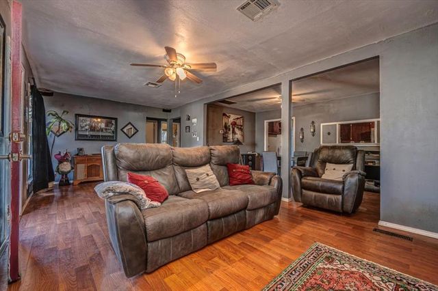 1217 W Mansur Avenue, Guthrie, OK 73044