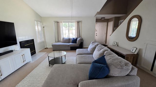 4685 W Bellaire Way, Fresno, CA 93722