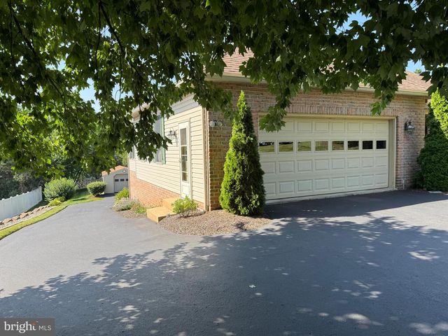 1022 WOODRIDGE RD, Red Lion, PA 17356