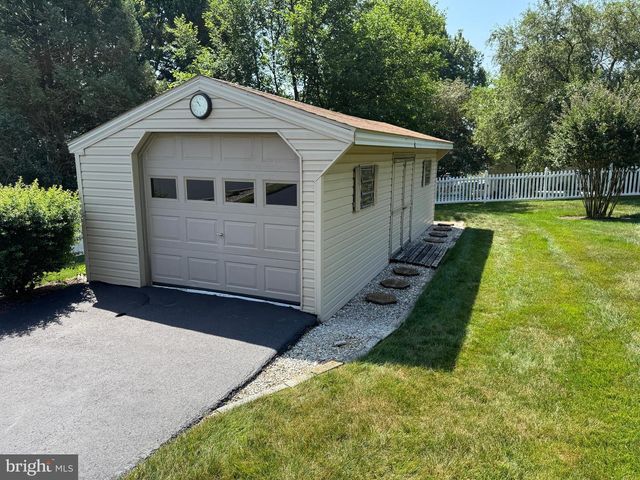 1022 WOODRIDGE RD, Red Lion, PA 17356
