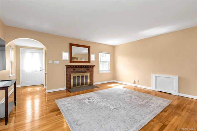 40 6th Avenue, New Hyde Park, NY 11040