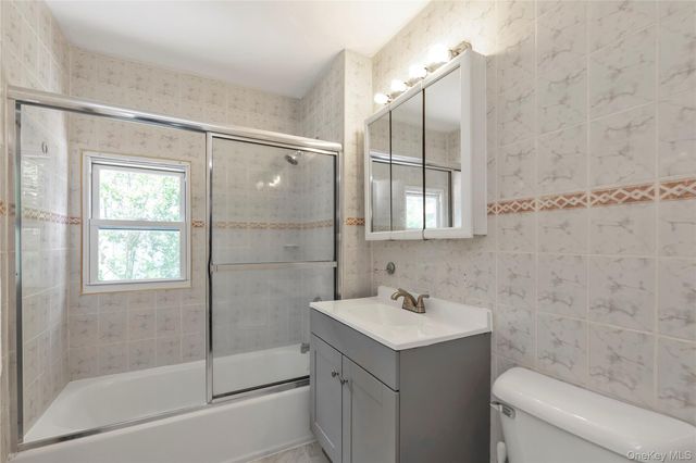 40 6th Avenue, New Hyde Park, NY 11040