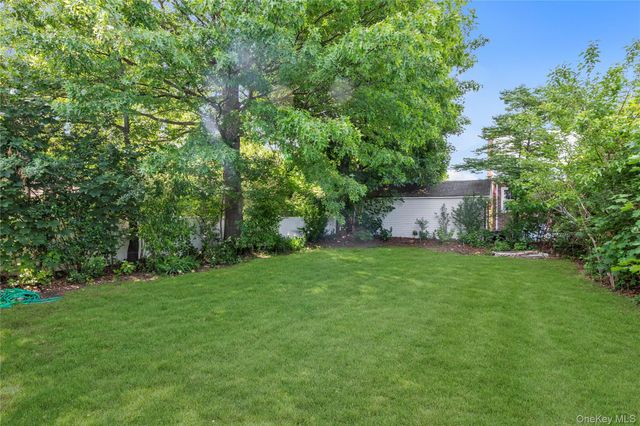40 6th Avenue, New Hyde Park, NY 11040