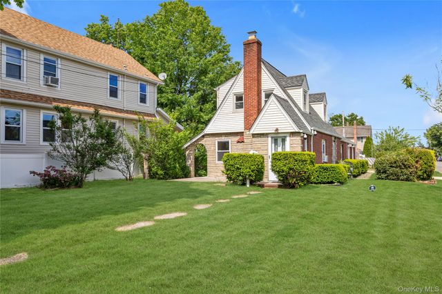 40 6th Avenue, New Hyde Park, NY 11040