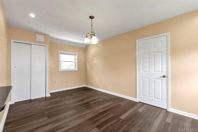 40 6th Avenue, New Hyde Park, NY 11040