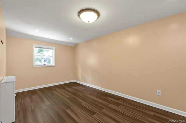 40 6th Avenue, New Hyde Park, NY 11040