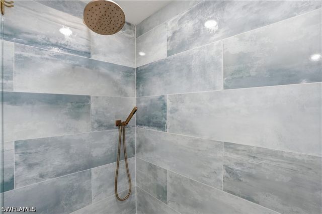 7671 Pebble Creek CIR 204, Naples, FL 34108