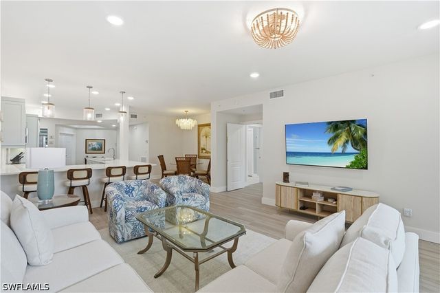 7671 Pebble Creek CIR 204, Naples, FL 34108