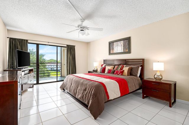 5751 Camino Del Sol 403, Boca Raton, FL 33433