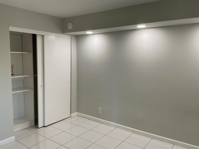 5751 Camino Del Sol 403, Boca Raton, FL 33433