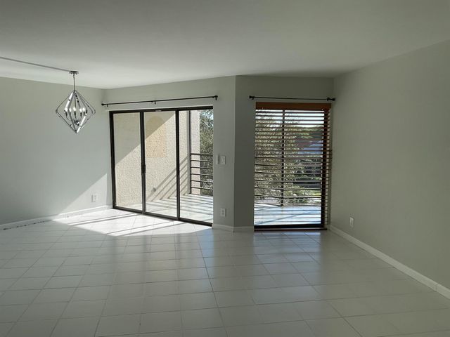 5751 Camino Del Sol 403, Boca Raton, FL 33433